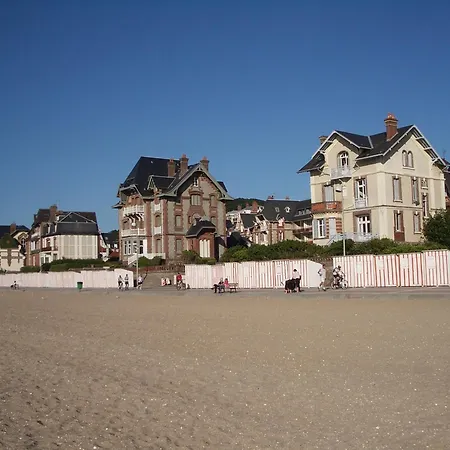 La Maison D'emilie 3* أولغات